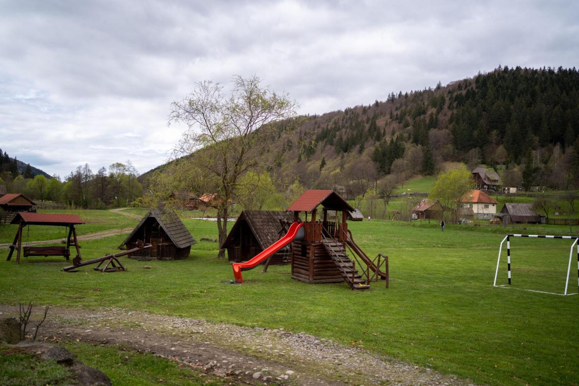3A Guest House Sicasău エクステリア 写真